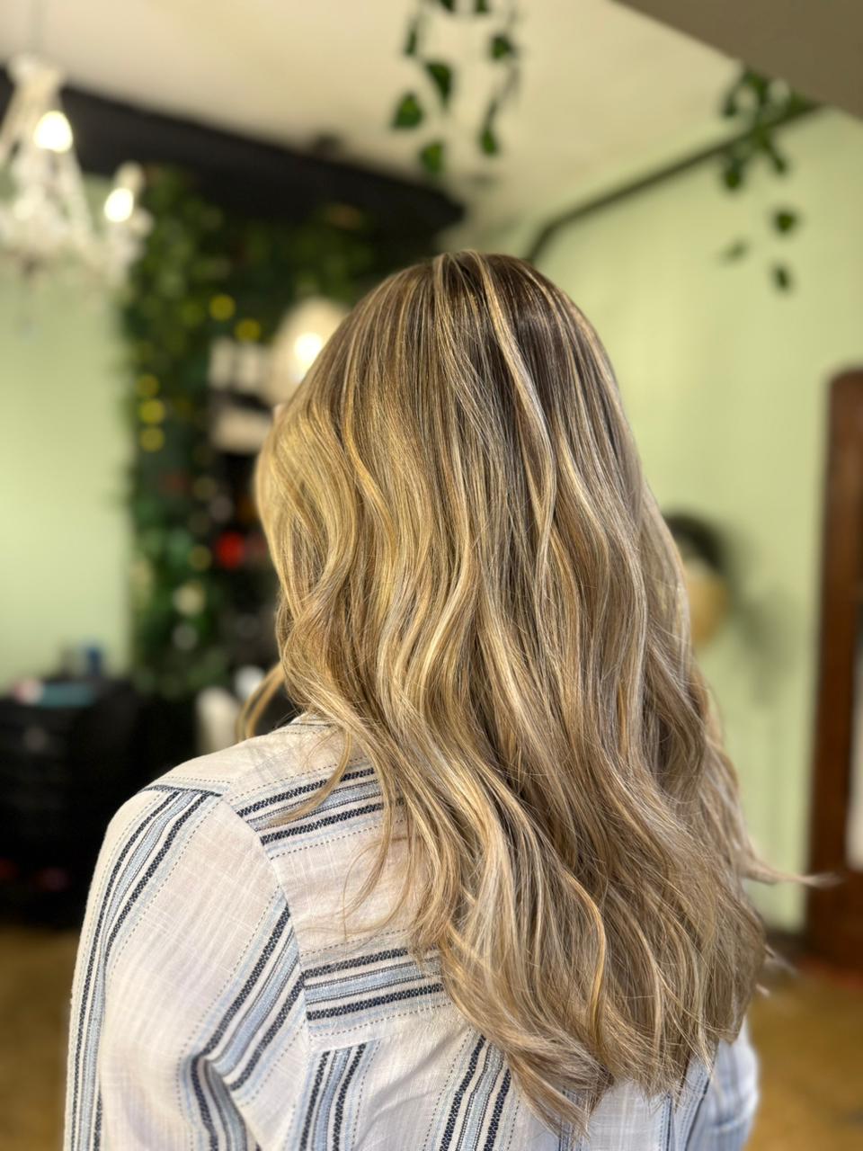 Servicio de coloración profesional y tratamientos capilares en Irene Falcón Studio